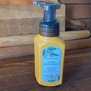 Bath & Body Works Sweet Sandalwood Foaming Hand Soap - Yellow and Blue